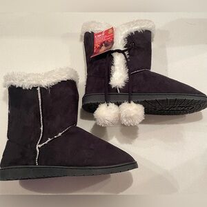 NWT Dawgs 9” Side Tie Black Winter Boots